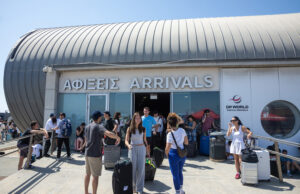 Λεμεσός: 1.600 ξένοι φεύγουν, 1.600 Ισραηλινοί επιστρέφουν με το Crown Iris