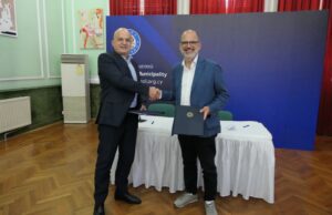 Υπογραφή συμφωνίας για την εγκατάσταση έξυπνου συστήματος στάθμευσης στον Δήμο Λεμεσού