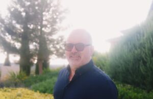 Σούνι-Ζανατζιά: Το χωριό που παντρεύει τη φύση με την πρόοδο – Συνέντευξη με τον Κοινοτάρχη Νίκο Βίκη