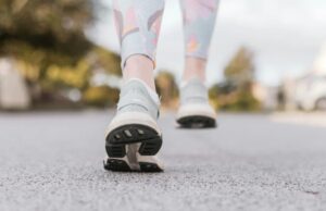 Νέα fitness τάση: Ξεχάστε τα 10.000 βήματα – Το «Ιαπωνικό περπάτημα» καίει λίπος με λιγότερο κόπο