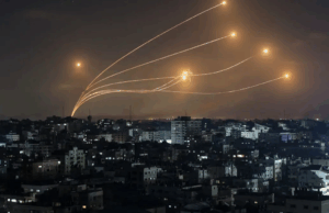 ΒΙΝΤΕΟ: Ορατοί από την Κύπρο και πάλι οι πύραυλοι που εκτοξεύτηκαν από το Ιράν