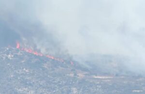 Δύσκολη κατάσταση στο Κοιλάνι – Καίγονται σπίτια σε εγρήγορση για εκκένωση