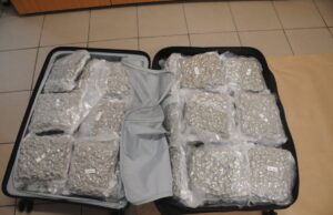 Εντοπισμός και κατάσχεση πέραν των 22 κιλών ναρκωτικών στο αεροδρόμιο Λάρνακας – Συνελήφθη 39χρονη