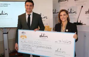 Ο 23χρονος Γιώργος Χρυσοστομίδης δωρίζει το βραβείο του €100,000 σε νέους επιχειρηματίες και οικογένειες που έχουν ανάγκη