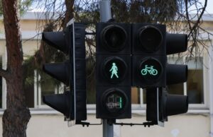 Νέα εποχή στα φανάρια της Κύπρου – Οι γυναικείες φιγούρες αντικαθιστούν τον Γρηγόρη και τον Σταμάτη!