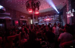 Τέλος εποχής για γνωστό μπαράκι της Λεμεσού