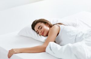 Επιστήμονες εντόπισαν τη στιγμή που ο εγκέφαλος «κατεβάζει τον διακόπτη» για να κοιμηθούμε