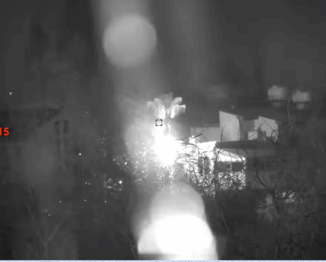 Κεραυνός χτύπησε δέντρο και προκάλεσε φωτιά