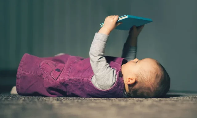 Τι λέει ο μήνας γέννησης του μωρού σας για την πιθανή νοημοσύνη του