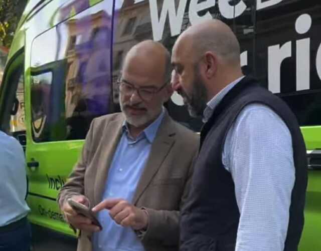 Πήρε γεύση από το WeeDRIVE ο Δήμαρχος