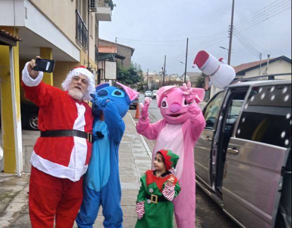 Φόρεσε τη στολή του Άγιου Βασίλη για καλό σκοπό ο Θεόδουλος Παπαβασιλείου