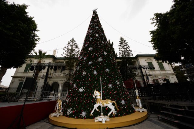Η Λεμεσός μπήκε στο πνεύμα των Χριστουγέννων
