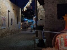 H Λόφου ανάβει τα φώτα των γιορτών και κερνά ζεστή σούπα