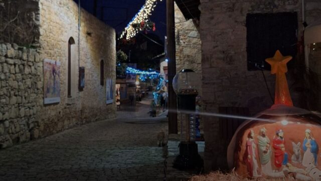 H Λόφου ανάβει τα φώτα των γιορτών και κερνά ζεστή σούπα