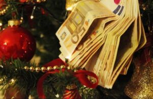 Ξεκινά η καταβολή χριστουγεννιάτικων επιδομάτων – Πότε πληρώνονται μισθοί, συντάξεις και 13ος