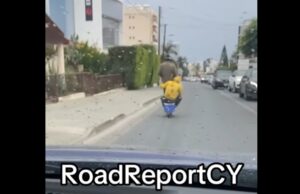 Βίντεο-σοκ στη Λεμεσό: Συνεπιβάτης σε παγωνιέρα πάνω σε ηλεκτρικό πατίνι!