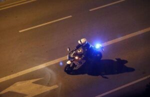 Σύλληψη δύο προσώπων για παράνομη κατοχή περιουσίας, ναρκωτικών και επιθετικού οργάνου