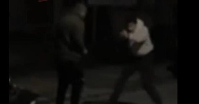 ΛΑΡΝΑΚΑ: Άνδρας απείλησε με πιστόλι ιδιοκτήτη αυτοκινήτου – Η Αστυνομία τρέχει και δεν φτάνει-(Βίντεο) ΛΑΡΝΑΚΑ: Άνδρας απείλησε με πιστόλι ιδιοκτήτη αυτοκινήτου – Η Αστυνομία τρέχει και δεν φτάνει-(Βίντεο)