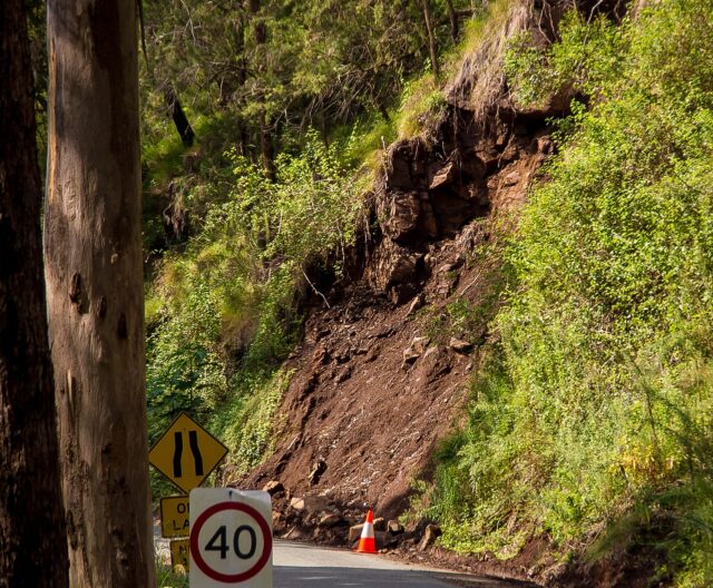 landslide-2819155_1280.jpg
