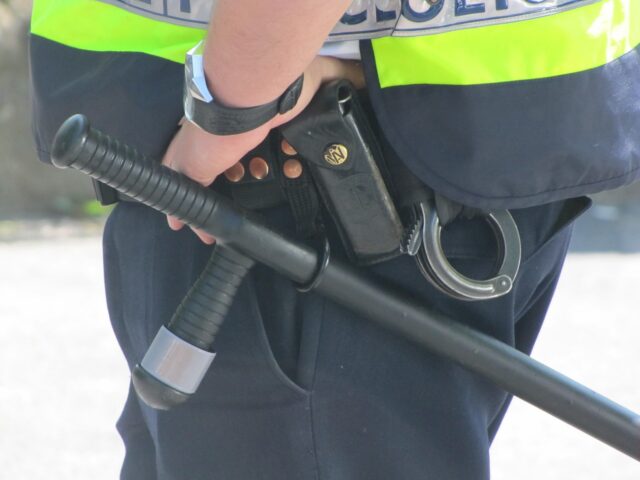 police-officer-111116_1280-1.jpg