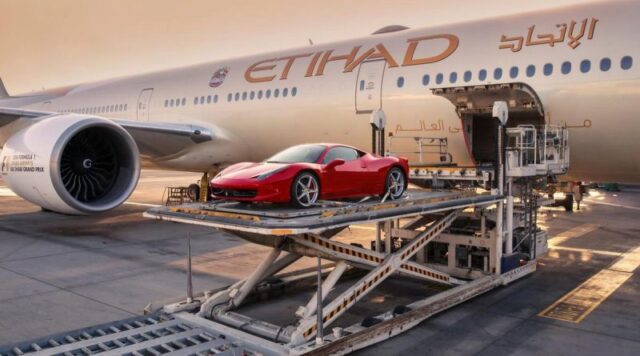 Ferrari και luxury brands «πετούν» τα supercars στη Μέση Ανατολή – Όταν ο πόλεμος εκτοξεύει το κόστος αλλά όχι τη ζήτηση