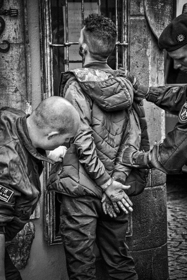 arrest-7665743_1280.jpg