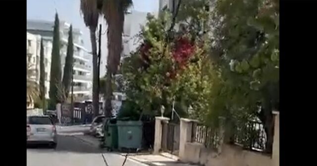 ΛΕΥΚΩΣΙΑ ΣΤΟ ΚΟΚΚΙΝΟ: Καλώδιο έπεσε στον δρόμο – Τι συνέβη στην οδό 25ης Μαρτίου-(Βίντεο) ΛΕΥΚΩΣΙΑ ΣΤΟ ΚΟΚΚΙΝΟ: Καλώδιο έπεσε στον δρόμο – Τι συνέβη στην οδό 25ης Μαρτίου-(Βίντεο)