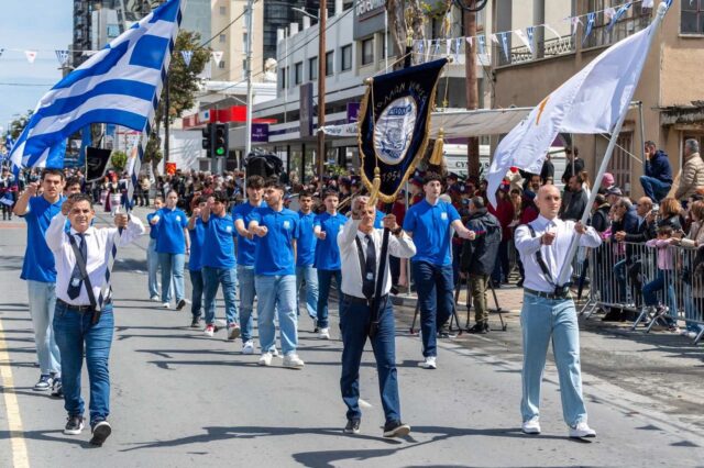 «Ως χρώματα της ομάδας επελέγησαν το μπλε και το άσπρο» «Ως χρώματα της ομάδας επελέγησαν το μπλε και το άσπρο»