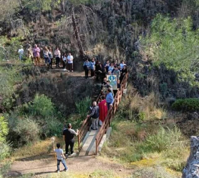 Θεία Λειτουργία και περιφορά εικόνας του Χρυσοσώτηρος στον Δελίκηπο Θεία Λειτουργία και περιφορά εικόνας του Χρυσοσώτηρος στον Δελίκηπο