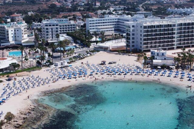 Σχέδιο στήριξης ξενοδοχειακού τομέα: Ποιοι δικαιούνται επιδότηση μισθών και ποιες είναι οι βασικές προϋποθέσεις Σχέδιο στήριξης ξενοδοχειακού τομέα: Ποιοι δικαιούνται επιδότηση μισθών και ποιες είναι οι βασικές προϋποθέσεις
