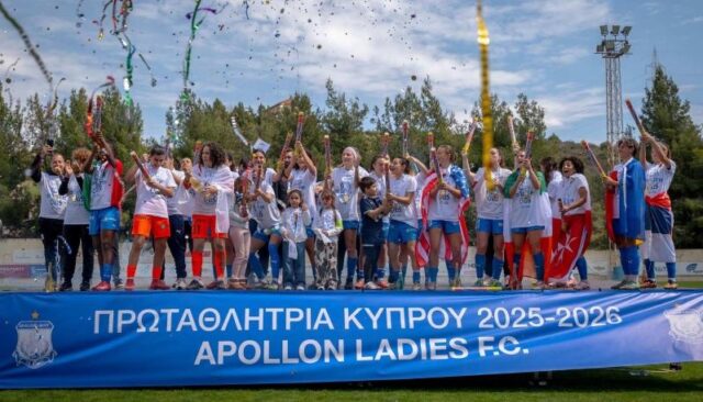 Απονομή τίτλου στην πρωταθλήτρια ομάδα Apollon Ladies