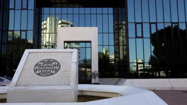 Τρ. Κύπρου: Μετοχές και νέα incentives σε στελέχη – Τι σημαίνει για επενδυτές