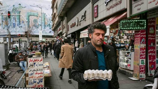 Ο πόλεμος «σβήνει» την οικονομία του Ιράν: Μαζική ανεργία, φτώχεια και ψηφιακό μπλακ άουτ πλήττουν εκατομμύρια πολίτες