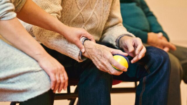 Έκθεση-παρέμβαση για στέγες ηλικιωμένων – Να απομακρυνθούν άτομα με αναπηρίες