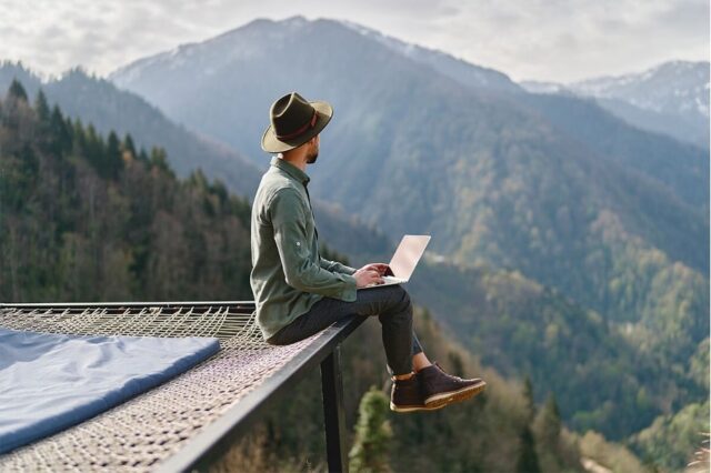 Digital Nomads στην Κύπρο: Γιατί όλο και περισσότεροι επιλέγουν το νησί για remote εργασία Digital Nomads στην Κύπρο: Γιατί όλο και περισσότεροι επιλέγουν το νησί για remote εργασία