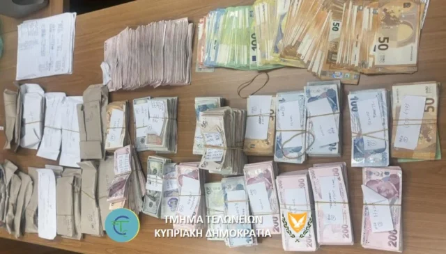 Ζεύγος μετέφερε €208,000 στο οδόφραγμα – Κατακρατήθηκαν από το Τελωνείο (photo)