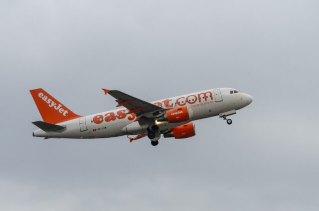 EASY JET: Ζημιές αυξημένες κατά 27% για την λόγω καυσίμων και κρίσης στη Μέση Ανατολή EASY JET: Ζημιές αυξημένες κατά 27% για την λόγω καυσίμων και κρίσης στη Μέση Ανατολή