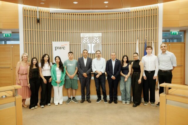 Το PwC Foundation απονέμει για ακόμη μία χρονιά 14 υποτροφίες σε πρωτοετείς φοιτητές του Πανεπιστημίου Κύπρου και του ΤΕΠΑΚ