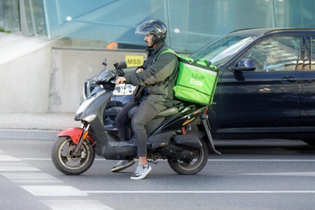 surprising_media-food-delivery-7210175_1920.jpg