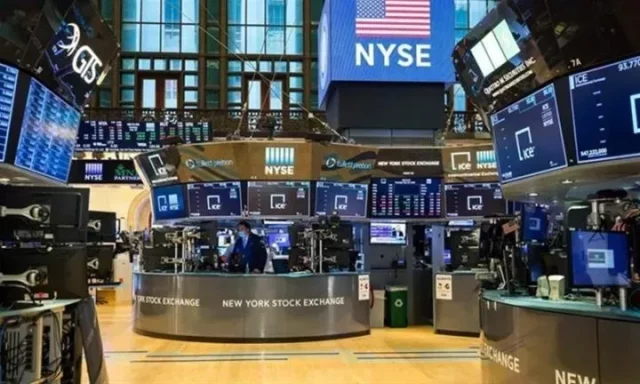 Wall Street: Βουτιά για τον Nasdaq μετά το sell off στους ημιαγωγούς