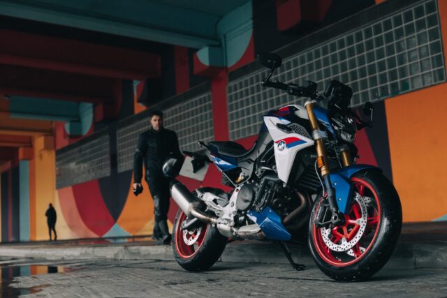 BMW-F-900-R-1.jpg