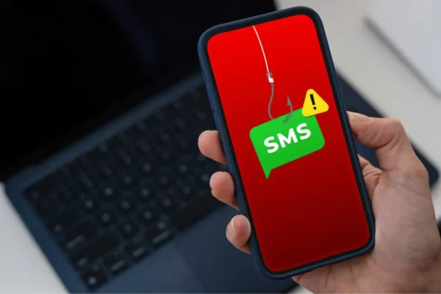 Προσοχή σε πλαστά SMS για δήθεν πληρωμή εξωδίκων της Αστυνομίας (φώτο) Προσοχή σε πλαστά SMS για δήθεν πληρωμή εξωδίκων της Αστυνομίας (φώτο)