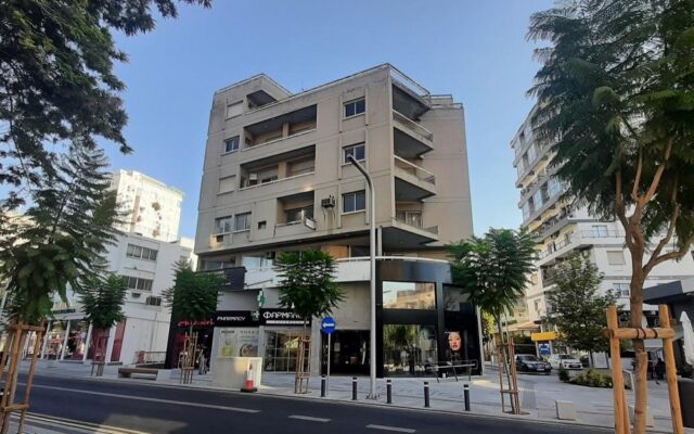 Στο σφυρί εμπορικό κτίριο στην καρδιά της Λευκωσίας