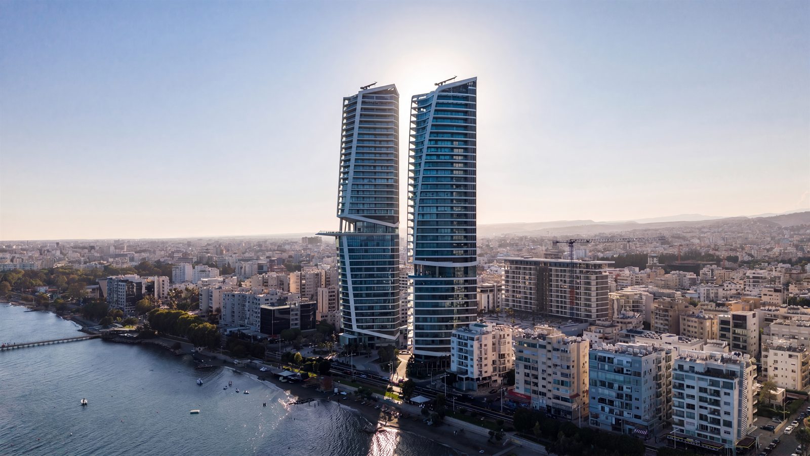Αεροφωτογραφία του Trilogy Limassol Seafront με τους δύο παραθαλάσσιους πύργους και τα North Residences