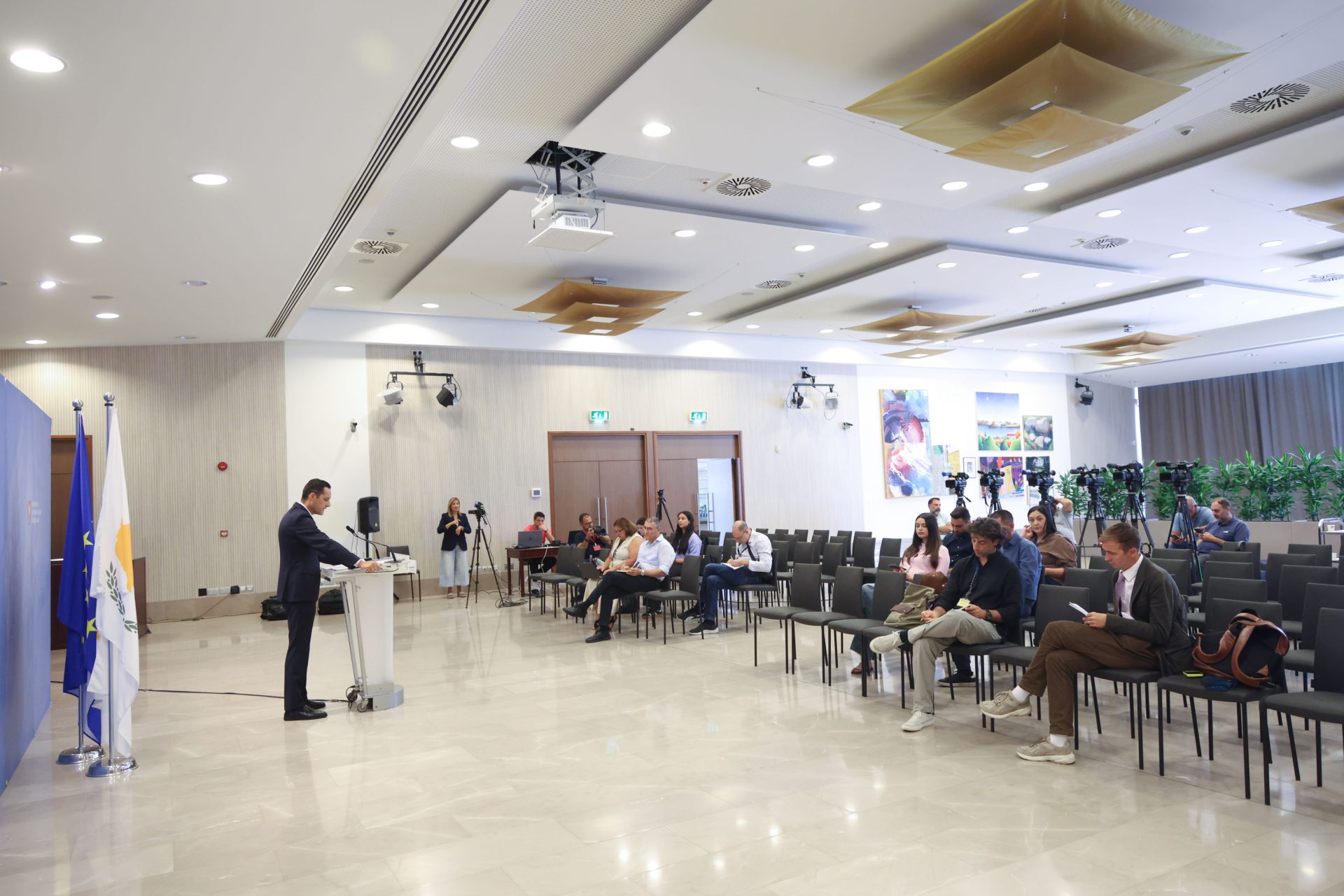 Κυβερνητικός Εκπρόσωπος – Ενημέρω
