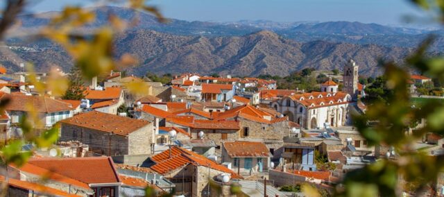 Λεύκαρα: Το χωριό που πήρε το όνομά του από τα «λευκά όρη» και έγινε συνώνυμο της κυπριακής παράδοσης Λεύκαρα: Το χωριό που πήρε το όνομά του από τα «λευκά όρη» και έγινε συνώνυμο της κυπριακής παράδοσης