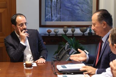 Πρόεδρος της Δημοκρατίας – Επικεφαλής της Ειδικής Επιστημονικής Επιτροπής για την ανασυγκρότηση του κτηνοτροφικού τομέα Προεδρικό Μέγαρο, Λευκωσία, Κύπρος