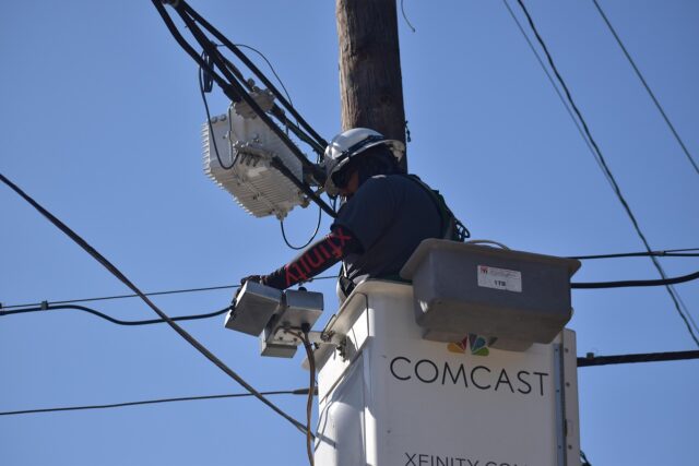 cable-repairman-5284856_1280.jpg
