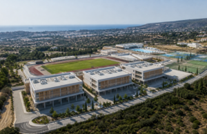 Φασούρι: Εκπαιδευτική «πόλη» 4.500 μαθητών με τεράστιο αθλητικό κέντρο Σύγχρονο εκπαιδευτικό και αθλητικό συγκρότημα σε μεσογειακό τοπίο
