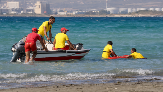 Λεμεσός: Διέφυγε της προσοχής του πατέρα του, άνεμος παρέσυρε το φουσκωτό μέσα στη θάλασσα Λεμεσός: Διέφυγε της προσοχής του πατέρα του, άνεμος παρέσυρε το φουσκωτό μέσα στη θάλασσα